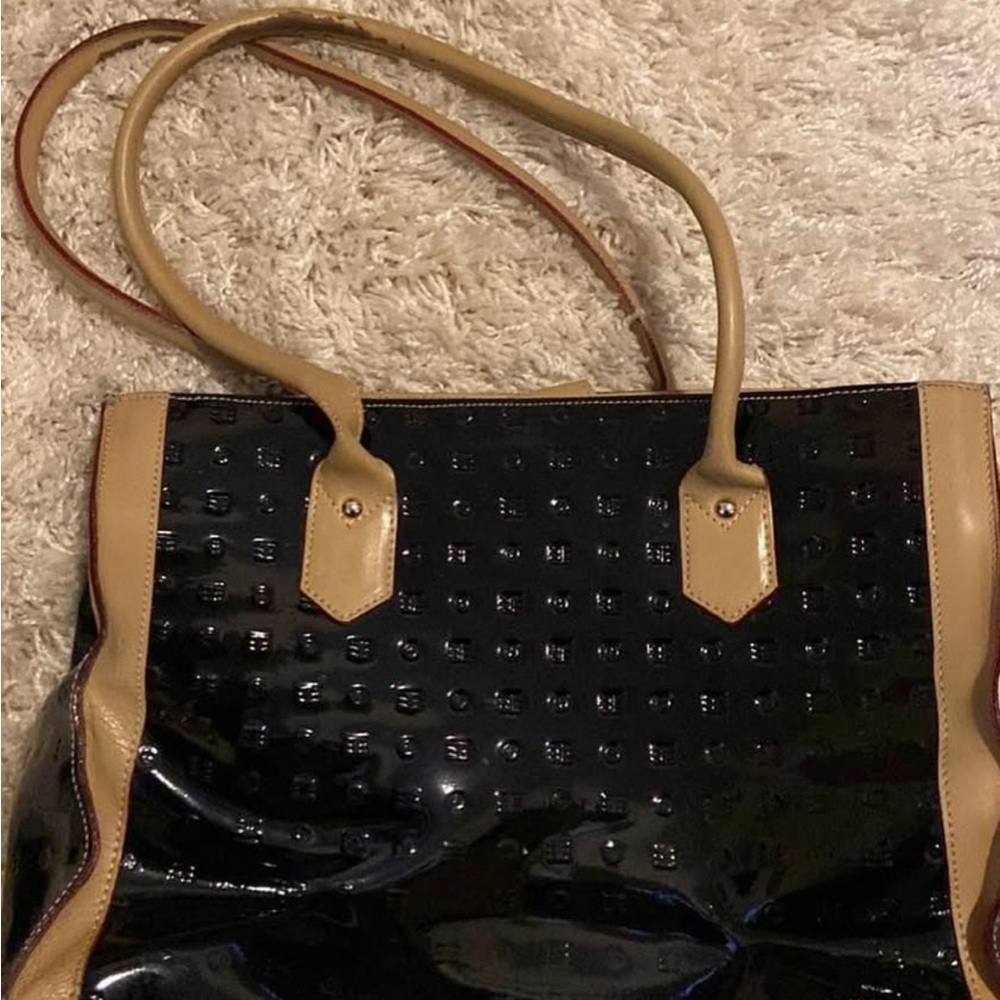 Arcadia Glossy Black and Tan Shoulder Bag
